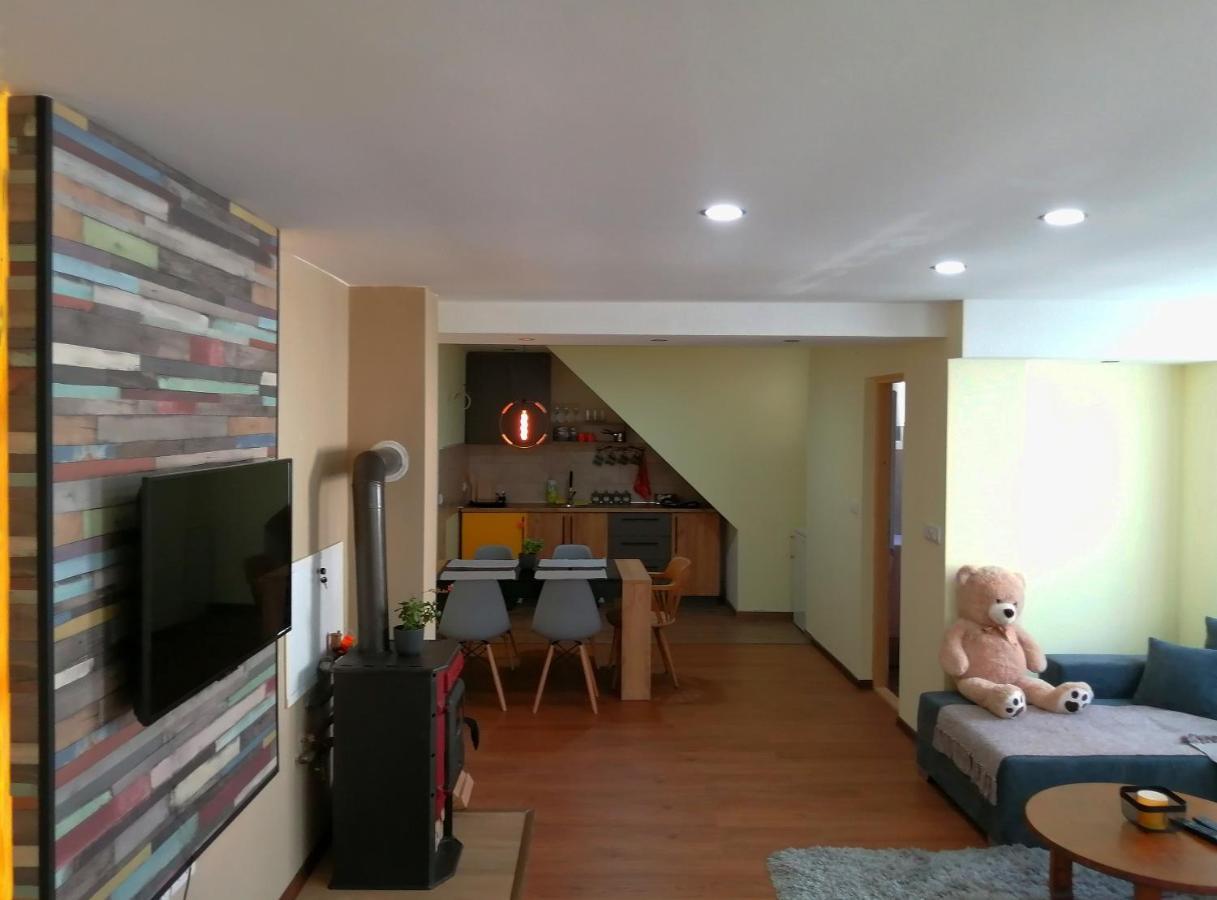 Nikas Apartman Donji Milanovac Exterior photo
